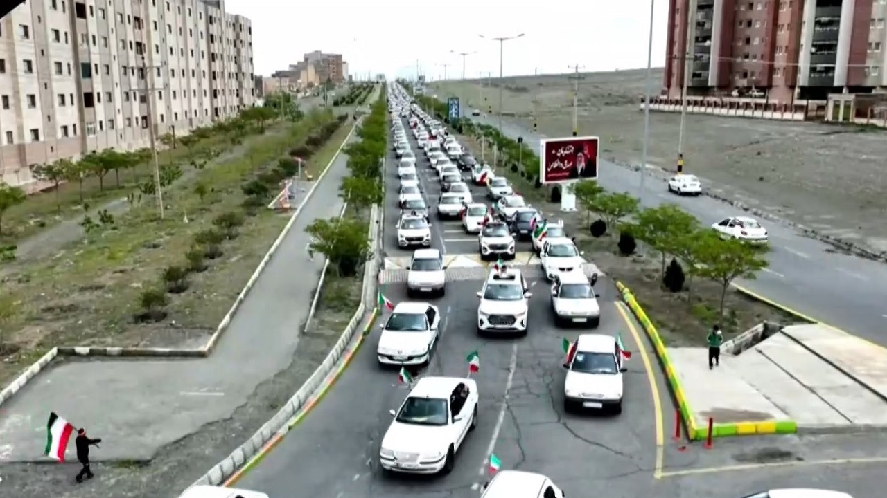 برگزاری رژه خودرویی به مناسبت روز جمهوری اسلامی + تصاویر