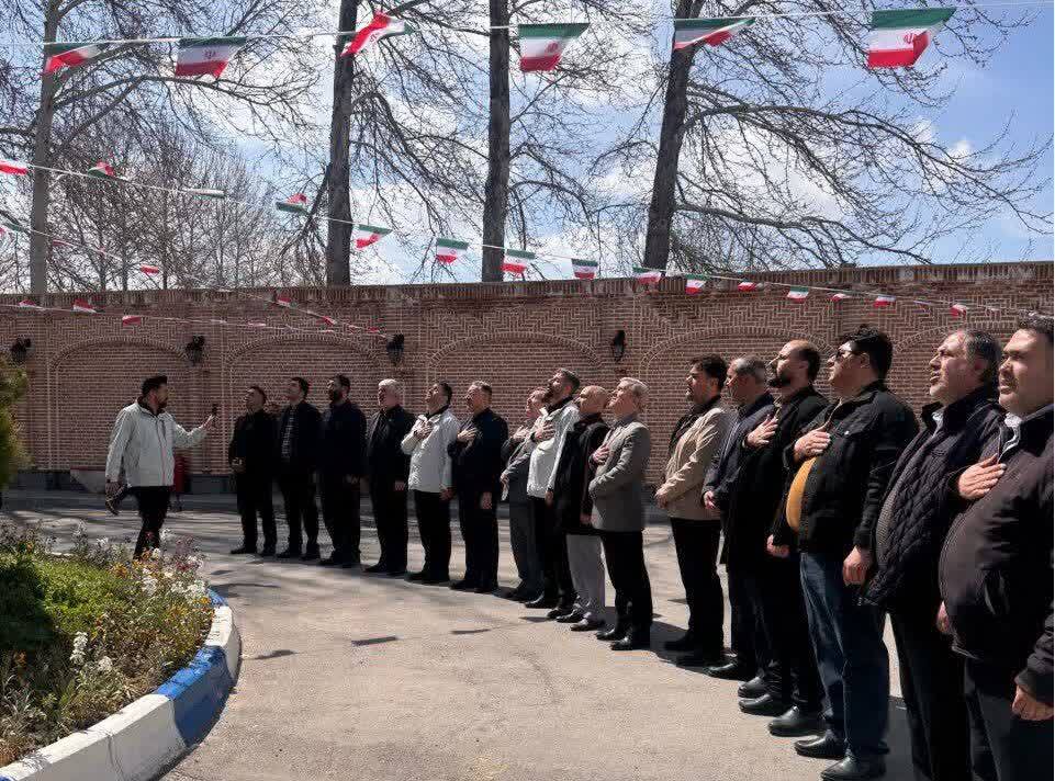 رونمایی از بزرگترین دیوارنگاره ارومیه، منقش به تصاویر ۳ رهبر معظم نظام جمهوری اسلامی+تصاویر رونمایی از بزرگترین دیوارنگاره ارومیه، منقش به تصاویر ۳ رهبر معظم نظام جمهوری اسلامی+تصاویر