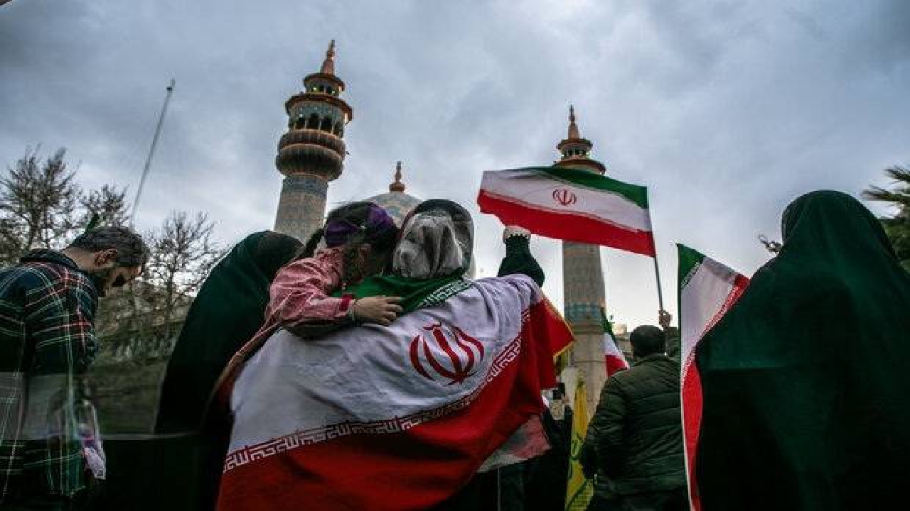 به جمهوری اسلامی ایران، آری گفته‌ایم/ پرچم ایران دنیا را بیدار کرد