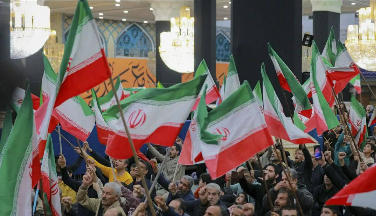 سلام نظامی منتظران ظهور در مسجد مقدس جمکران +فیلم