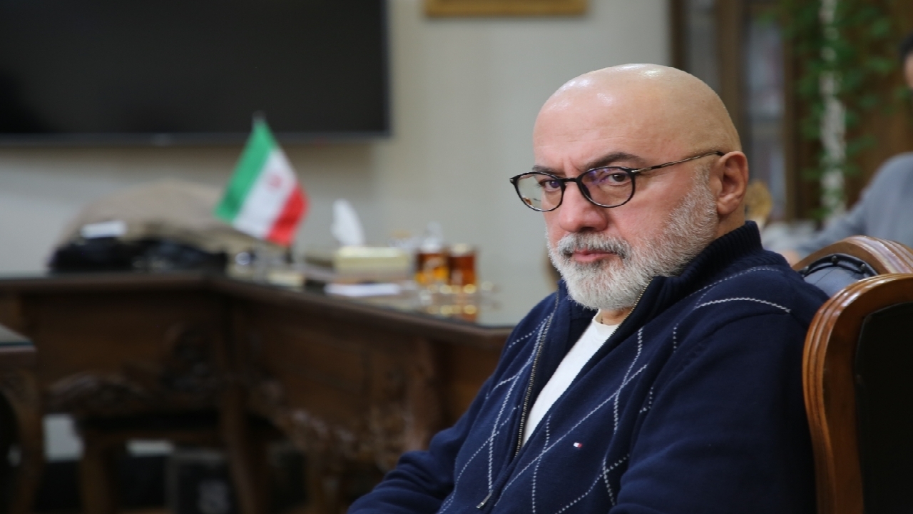 حرف‌های فرهاد قائمیان در مراسم اهتزاز پرچم جمهوری اسلامی ایران