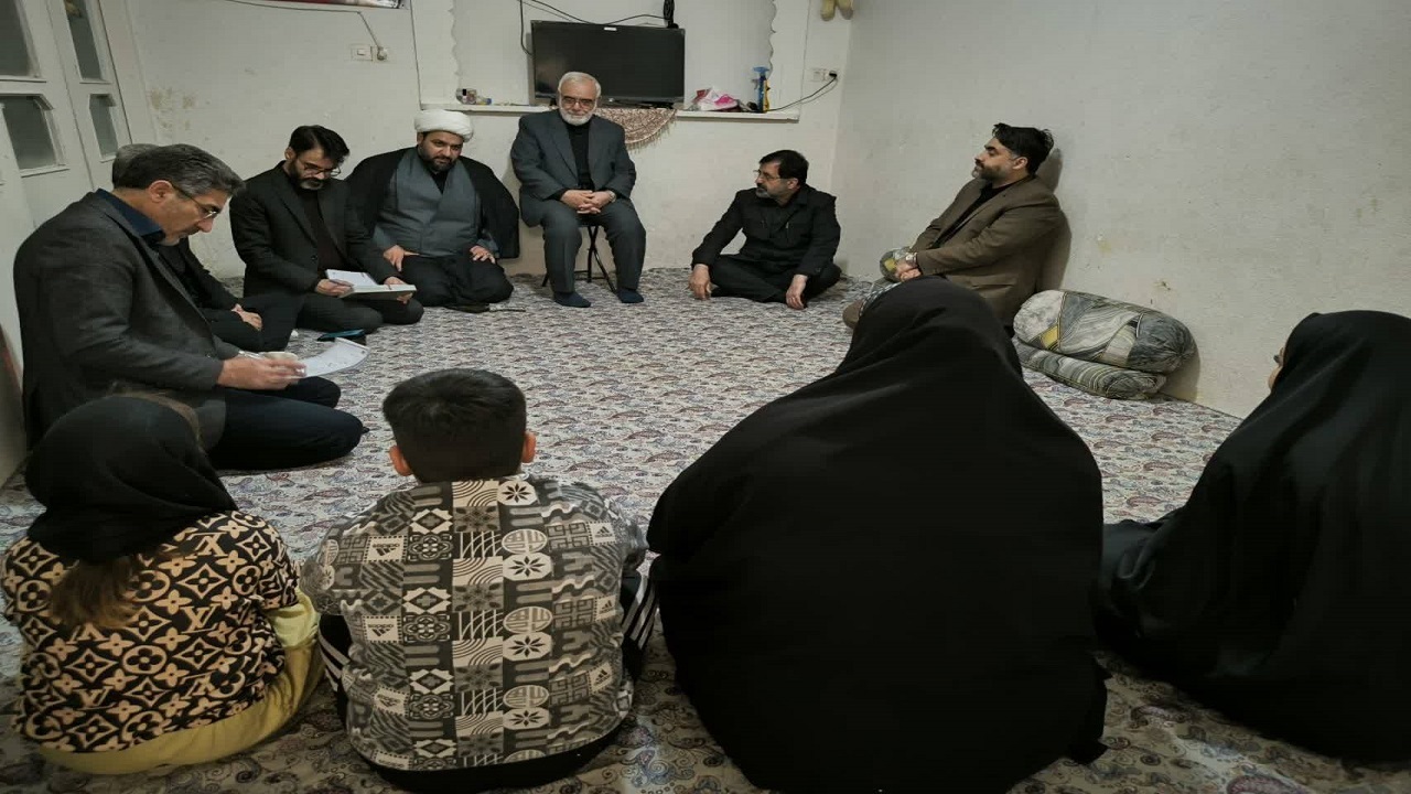 حضور رئیس کمیته امداد کشور در منزل دو مددجوی قمی