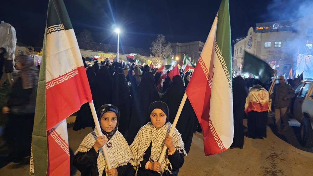 صدای حمایت نسل جوان از مدافعان ایران + فیلم