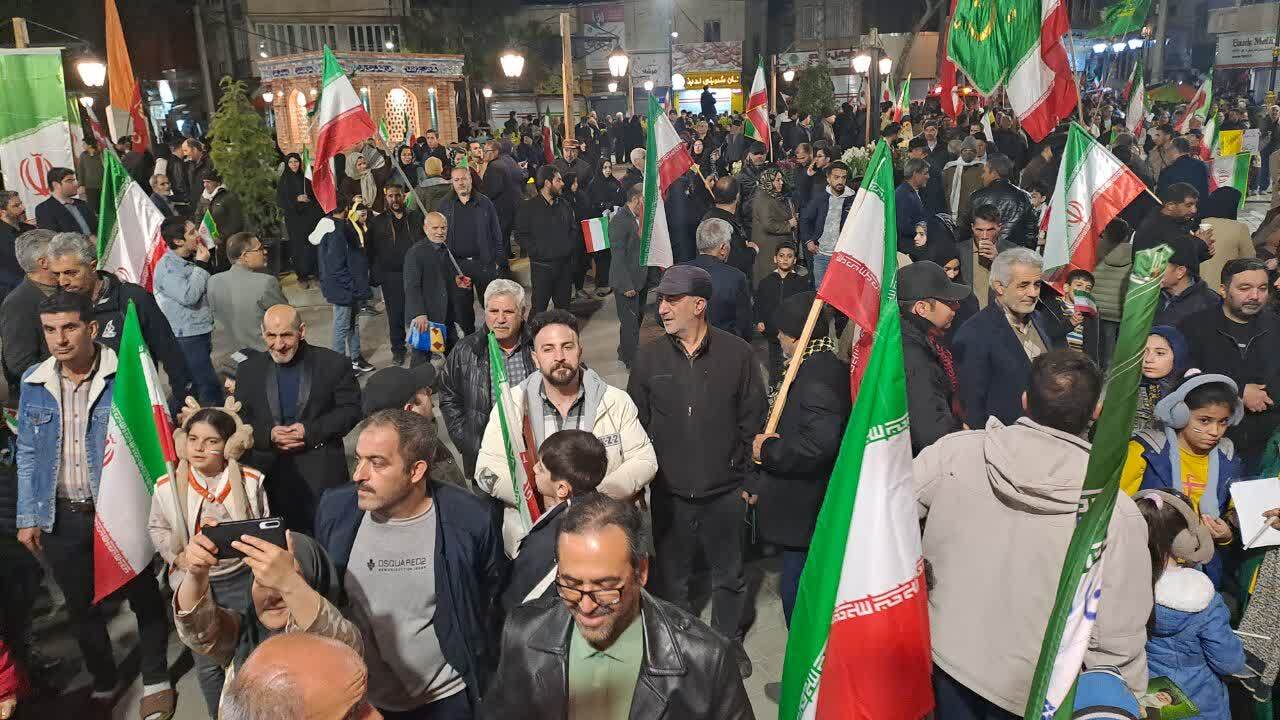 گوشه&zwnj;هایی از قرار وطن دوستی مردم ولایتمدار خوی در تجمع شبانه