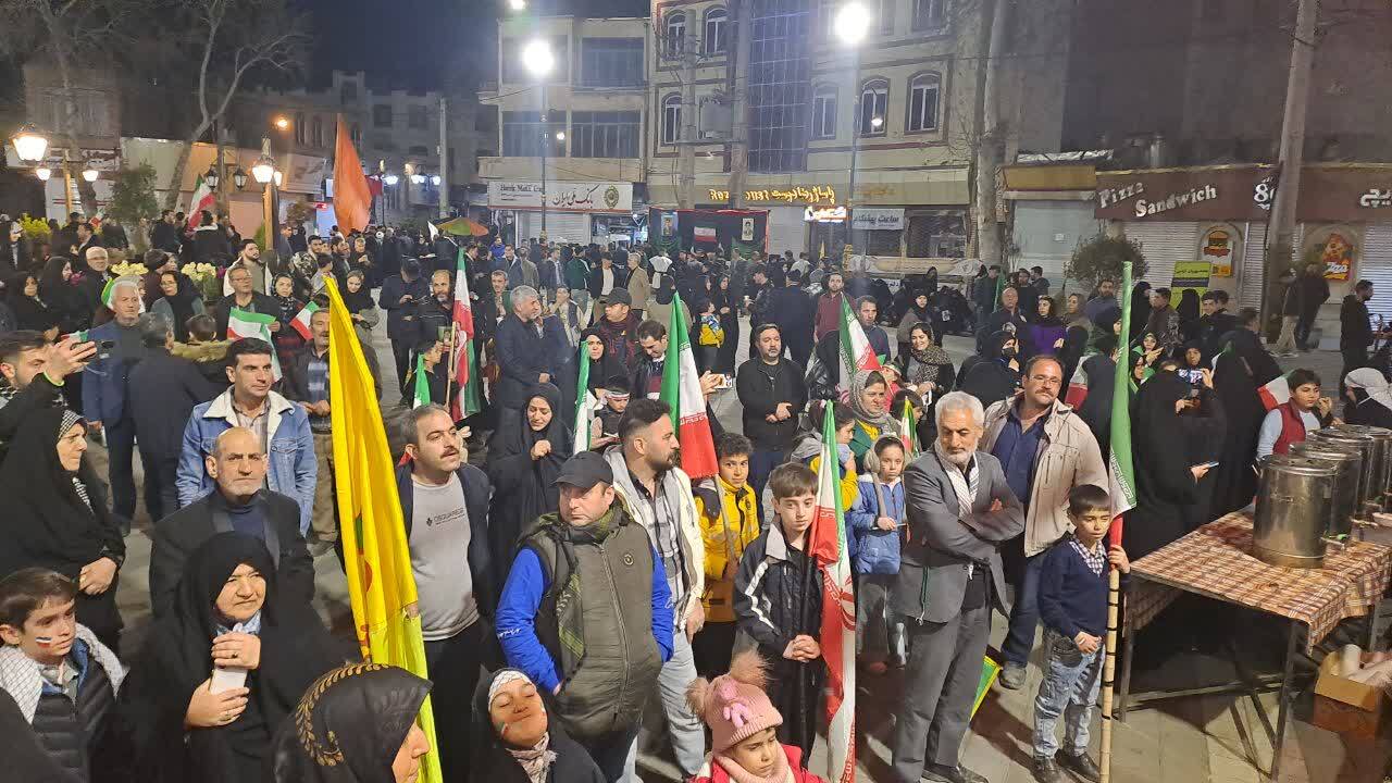 گوشه&zwnj;هایی از قرار وطن دوستی مردم ولایتمدار خوی در تجمع شبانه