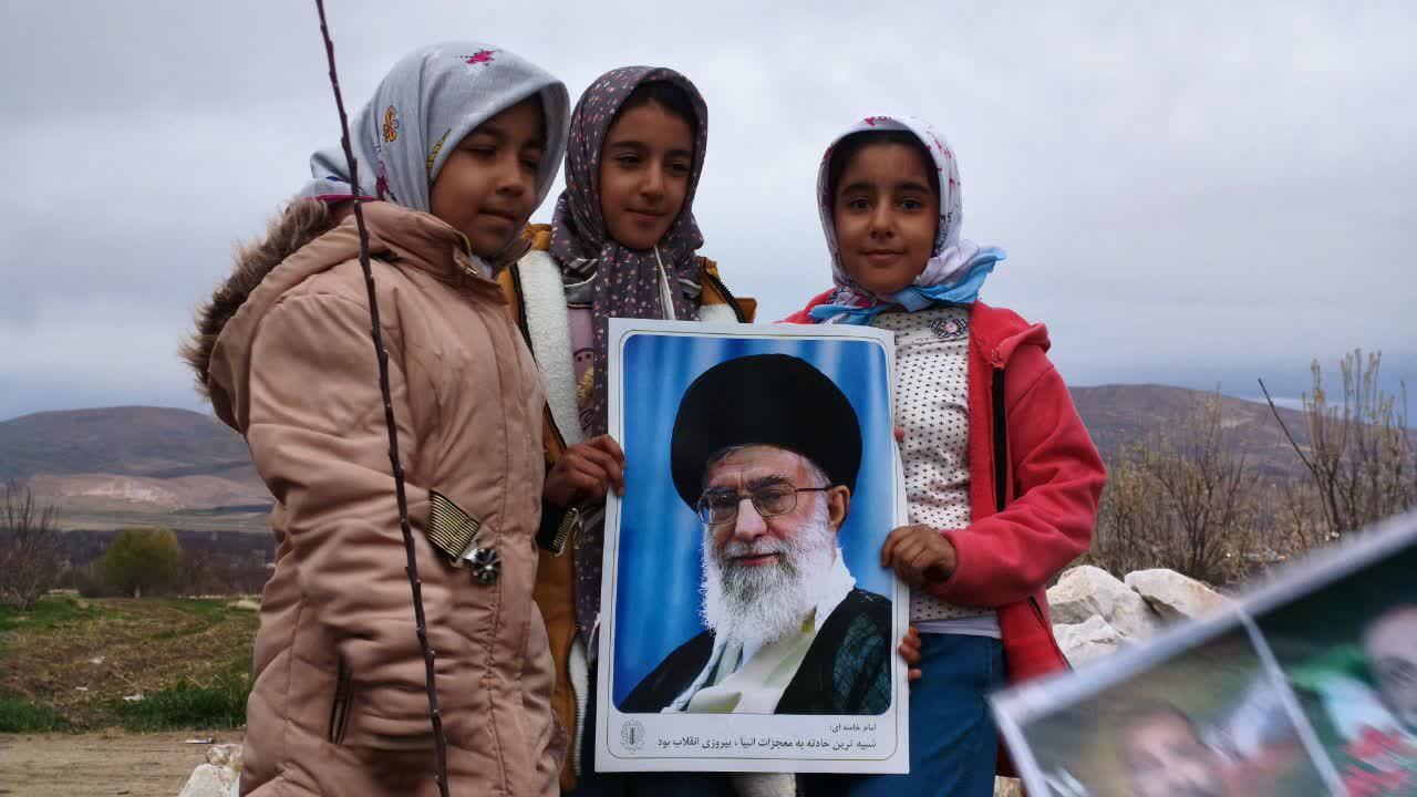 کاشت درخت به یاد رهبر شهید و شهدای جنگ ۱۲ روز و جنگ تحمیلی سوم در نهاوند