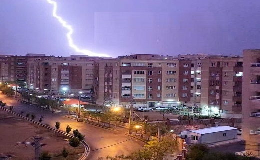 صاعقه در آسمان قم +تصاویر و فیلم