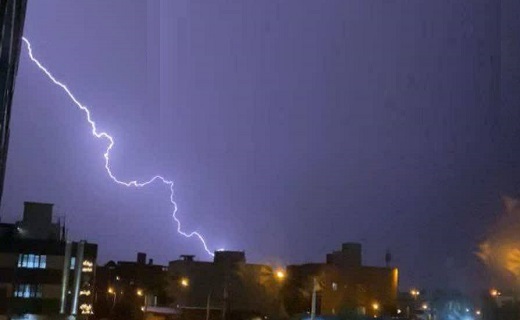 صاعقه در آسمان قم +تصاویر و فیلم