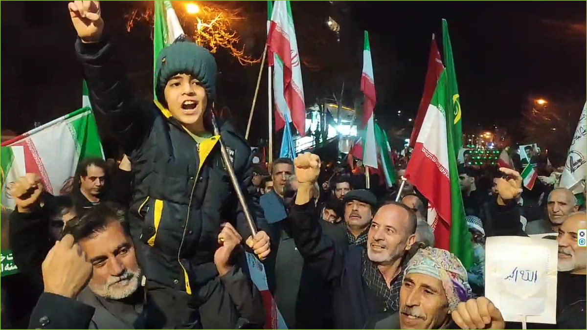 باشگاه خبرنگاران -حال و هوای نهاوندی‌ها در تجمع شبانه حمایت از رهبر معظم انقلاب + فیلم