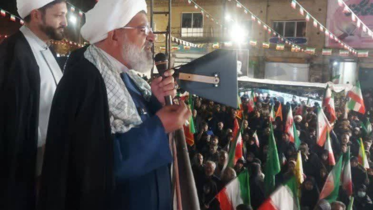 دشمن در برابر قدرت ملت ایران هیچ غلطی نمی‌تواند بکند