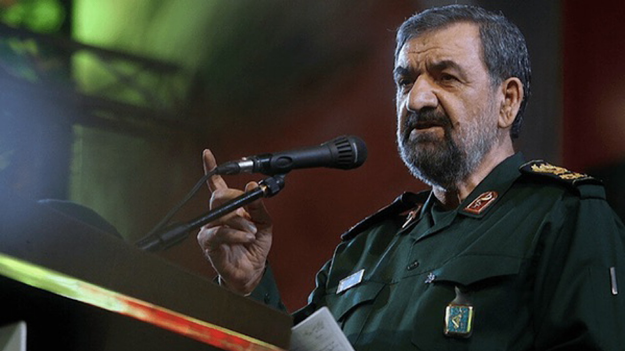 سرلشکر رضایی: بهتر است بجای فرماندهان نظامی، خود ترامپ عزل شود