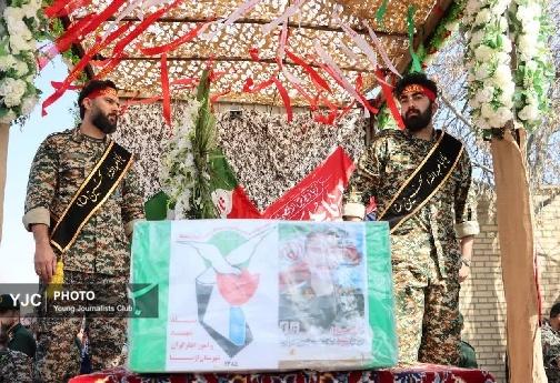 پیکر مطهر سردار شهید محمد حسین صوفی در ازنا آرام گرقت + تصاویر