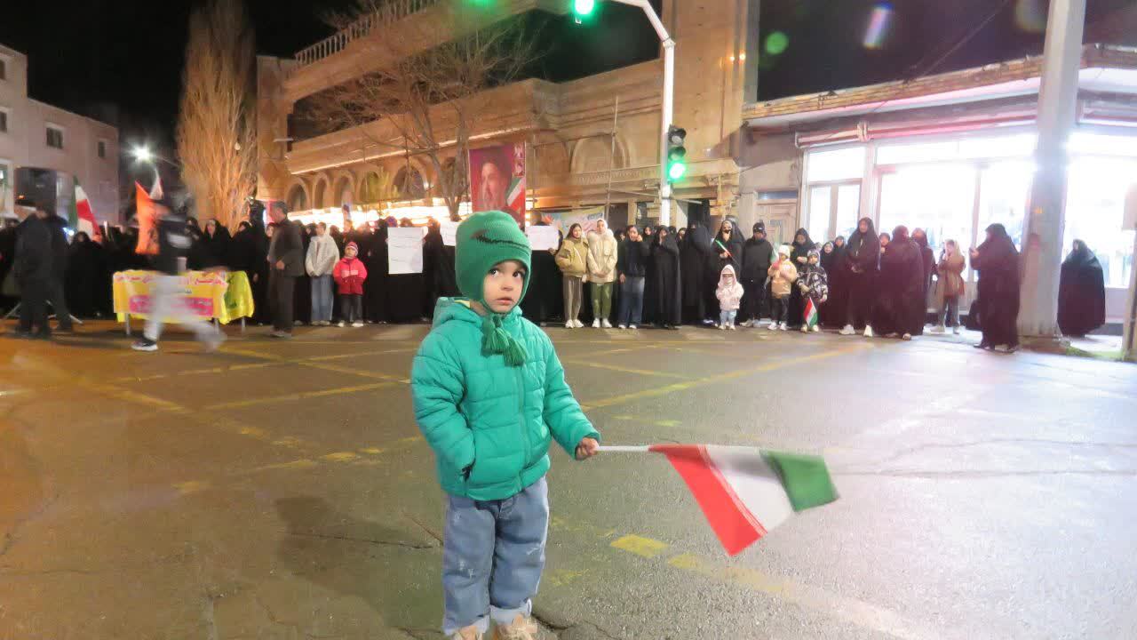 گزارش تصویری از کودکان و نوجوانان هریسی پای قرار&zwnj;های شبانه
