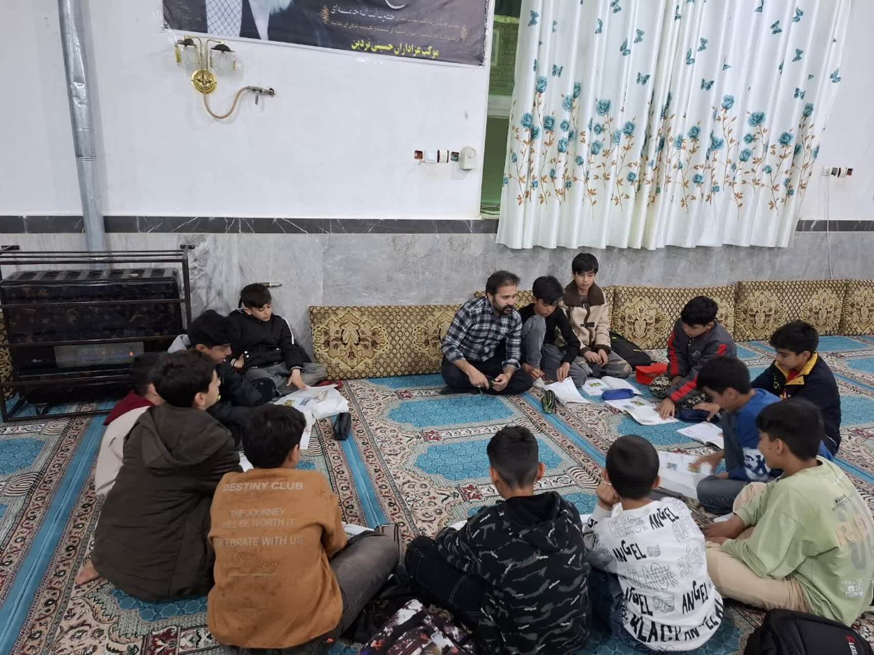 اقدام جالب معلم نردینی در حاشیه مراسم تجمع شبانه