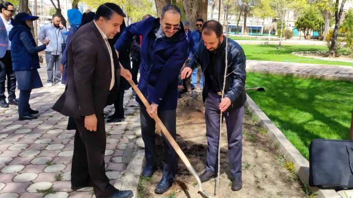 باشگاه خبرنگاران -کاشت نهال در شهرکرد همراه با روشندلان + تصاویر