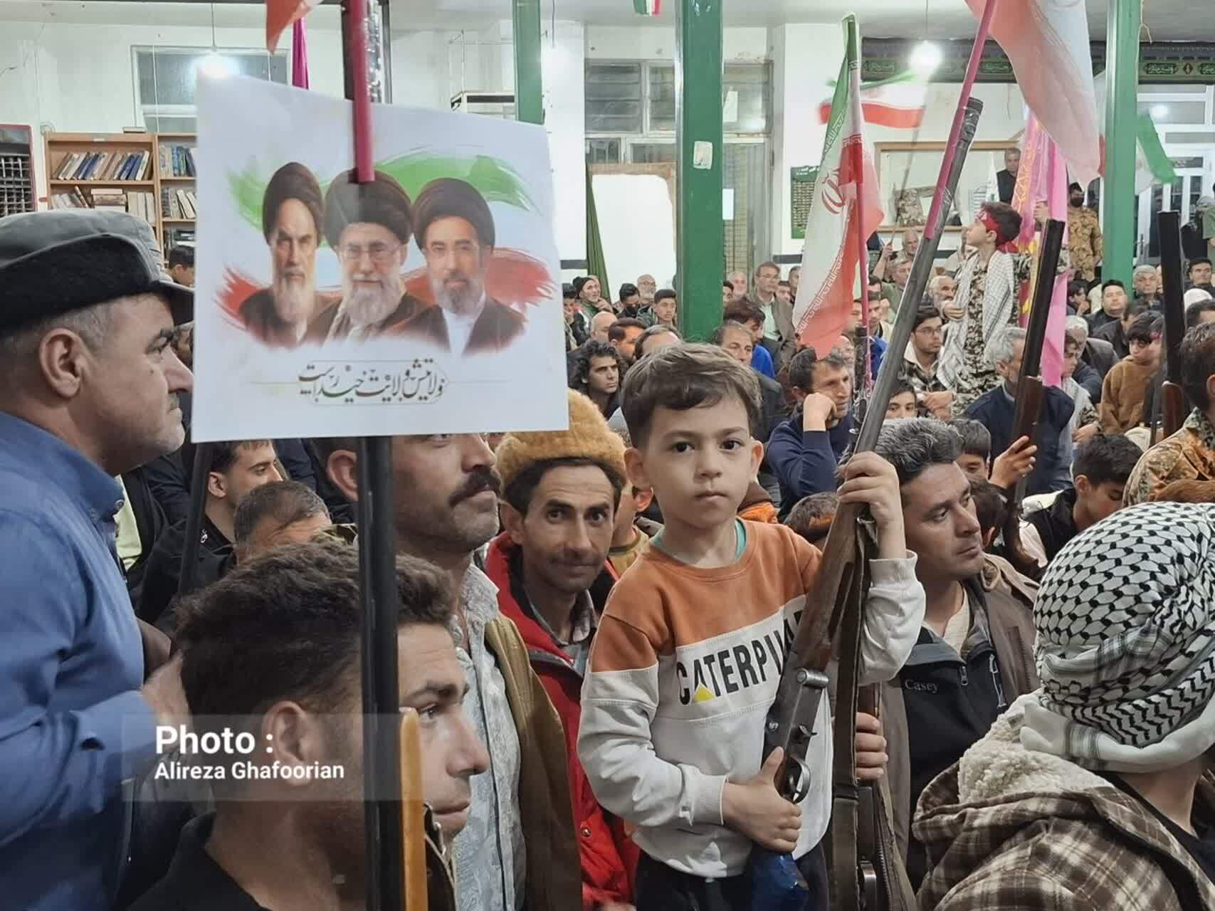 اجتماع پرشور مردم انقلابی روستای نردین در بیعت با رهبر انقلاب