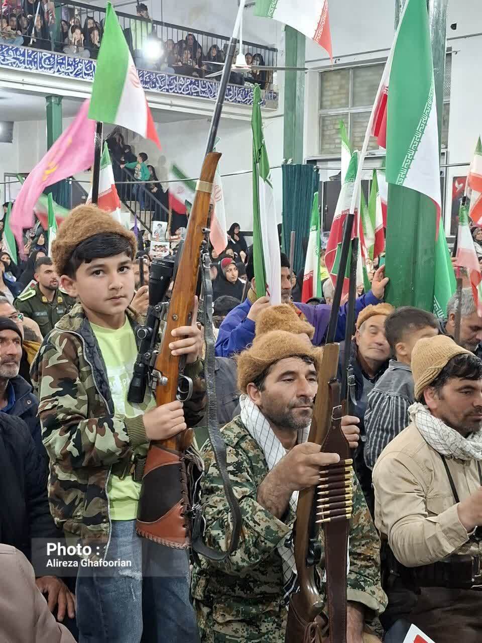 اجتماع پرشور مردم انقلابی روستای نردین در بیعت با رهبر انقلاب