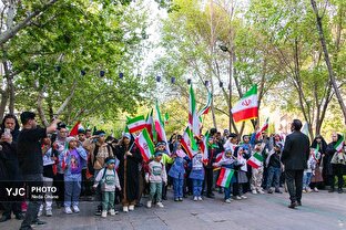 تظاهرات کودکان اصفهانی در اعتراض حمله دشمنان به مناطق مسکونی
