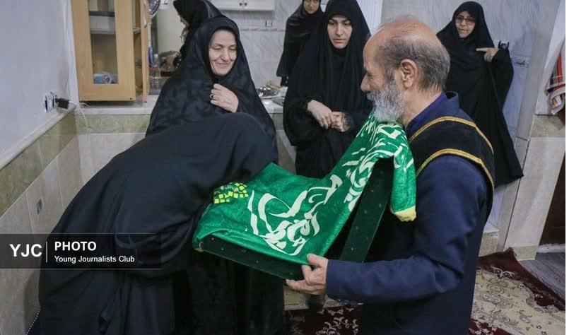 پیچیدن عطر حرم امامزاده موسی مبرقع(ع) در خانه شهدای قمی جنگ تحمیلی سوم +تصاویر