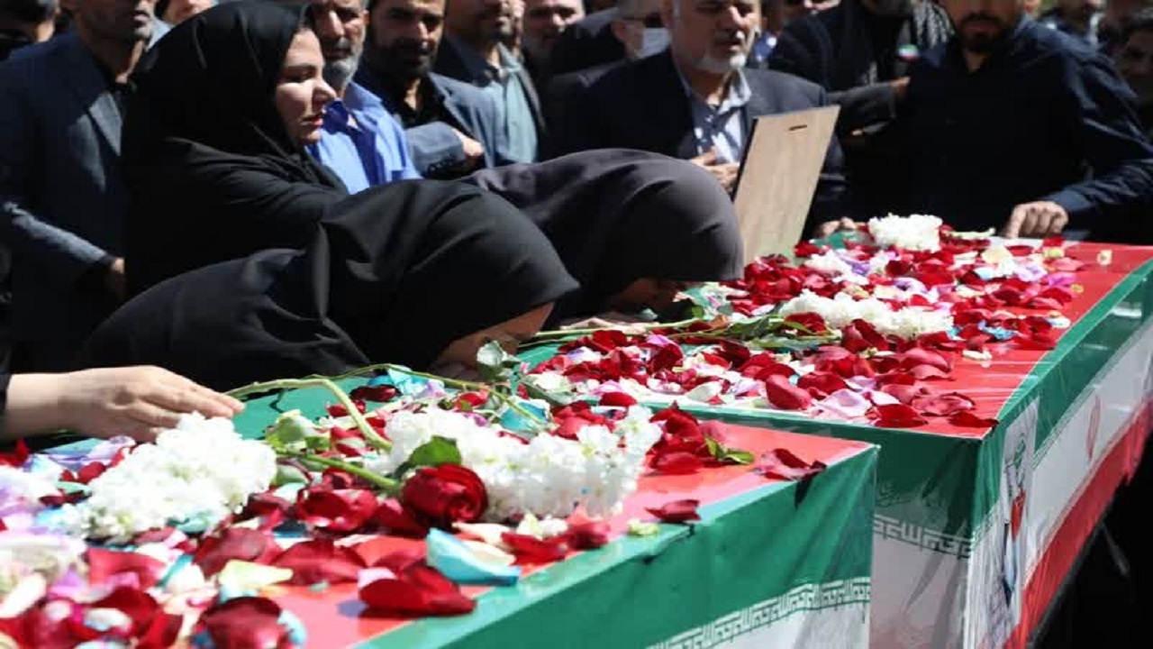 وداع باشکوه با پیکر مطهر بانو شهیده احمدیان در بیمارستان شهدای قم +تصاویر