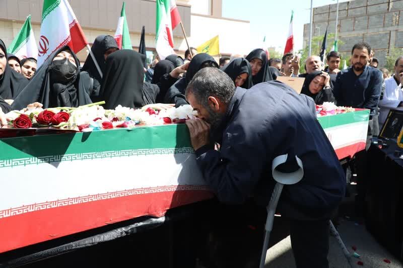 وداع باشکوه با پیکر مطهر بانو شهیده احمدیان در بیمارستان شهدای قم +تصاویر