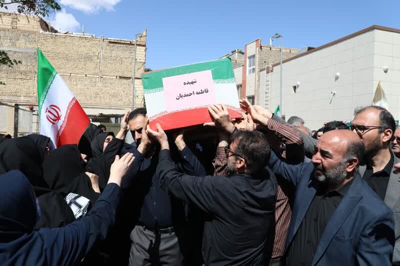وداع باشکوه با پیکر مطهر بانو شهیده احمدیان در بیمارستان شهدای قم +تصاویر