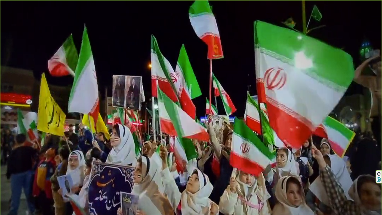 یادمان نوگلان پرپرشده مینابی توسط دانش آموزان آران و بیدگل در تجمع شبانه + فیلم