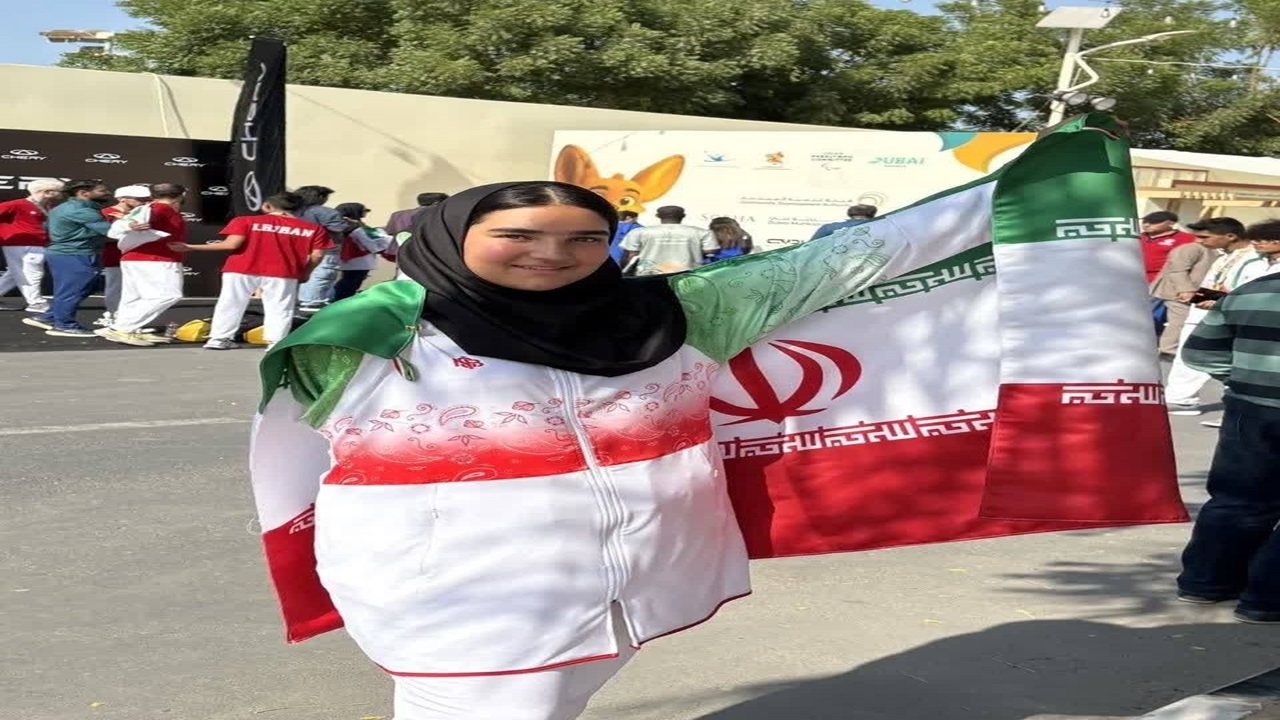 ریحانه ایرانمنش: تا پای جان برای ایران ایستاده‌ایم