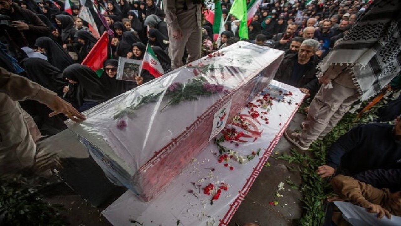 او خانم معلم کودکی‌هایم بود