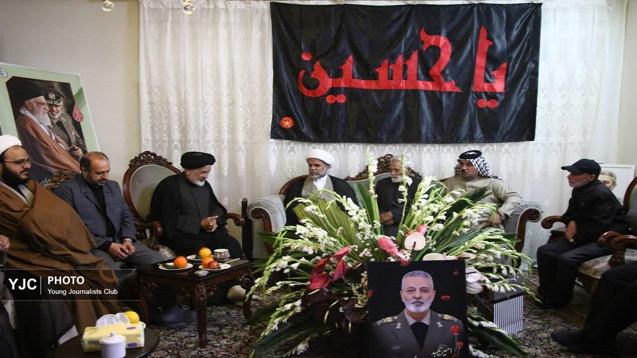 دیدار نماینده فرهنگی کتائب سیدالشهداء در ایران با خانواده شهید سپهبد موسوی در قم +تصاویر