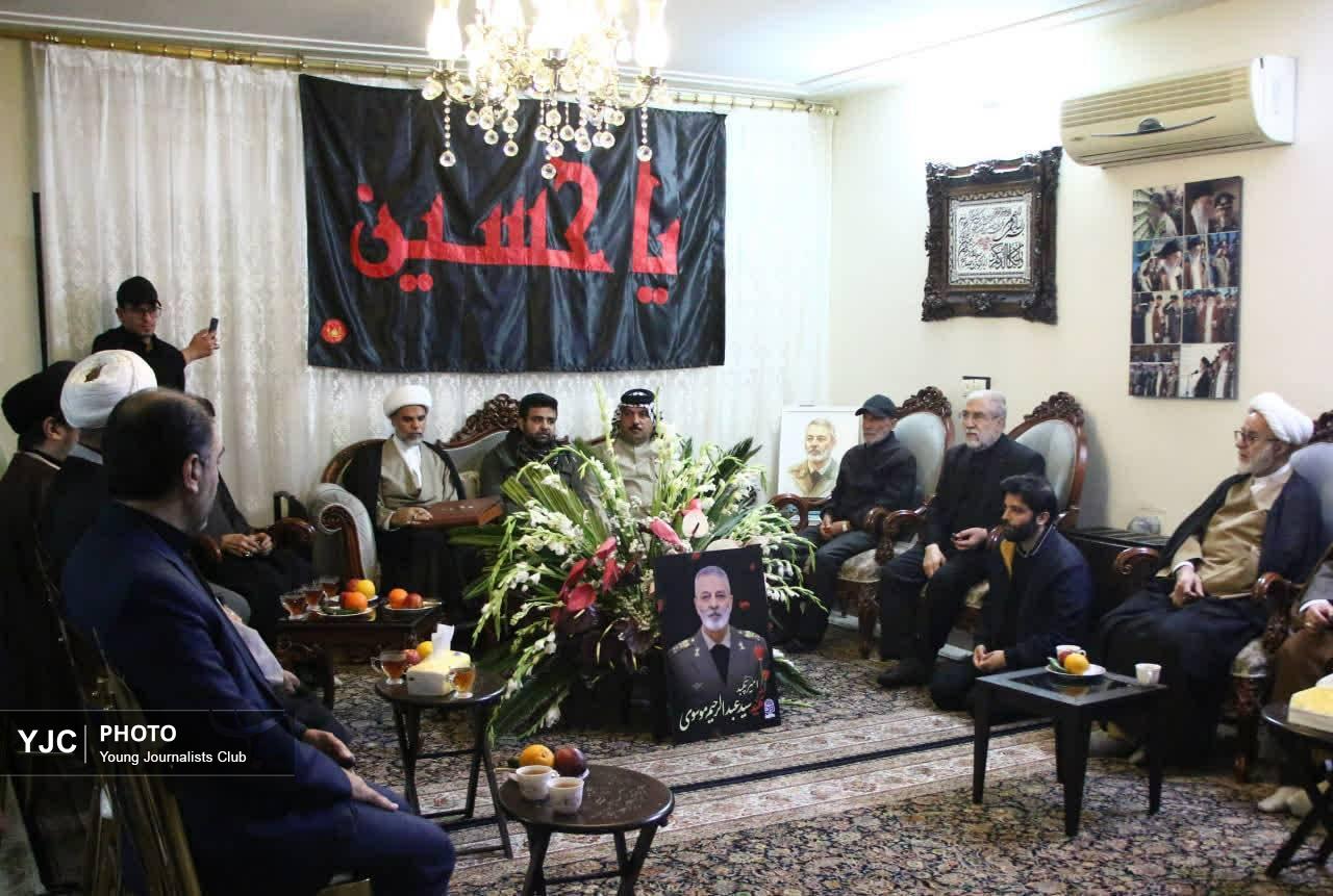 دیدار نماینده فرهنگی کتائب سیدالشهداء در ایران با خانواده شهید سپهبد موسوی در قم +تصاویر