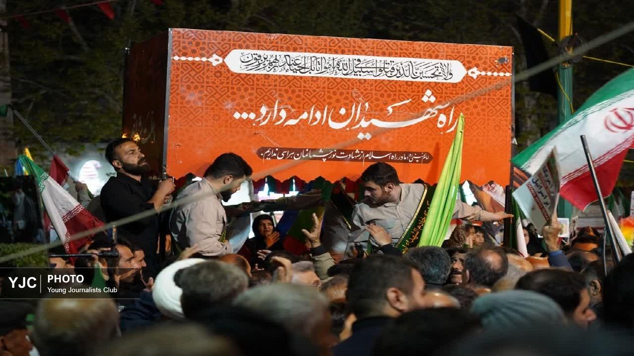وداع با شهدا در خرم آباد؛ برادر شهید در داغ برادر شجاعش فریاد می زند + فیلم