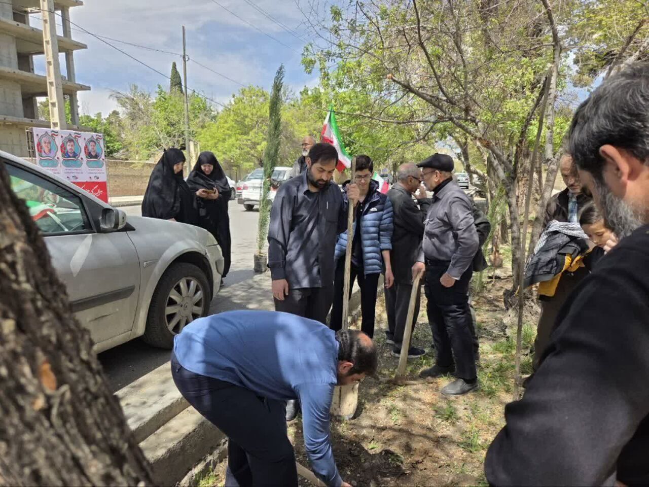 کاشت نهال امید در شهادتگاه شهدای شیراز