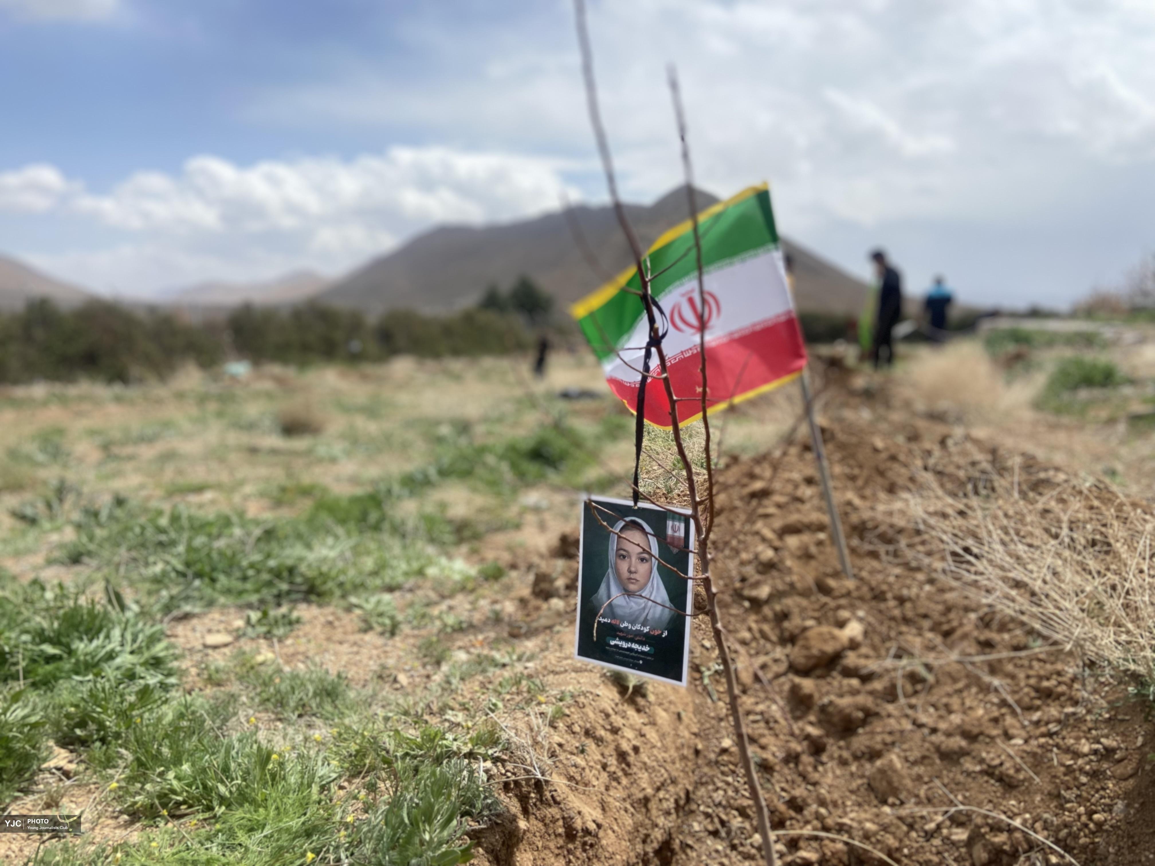 ایجاد باغچه شجره طیبه در خوابگاه بوستان دانشگاه علوم‌پزشکی شهرکرد+ عکس