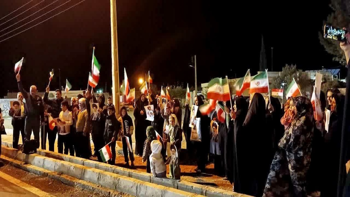 باشگاه خبرنگاران -تصاویری از اجتماع پرشور اهالی دهستان ده محمد در مراسم چهلم رهبر شهید