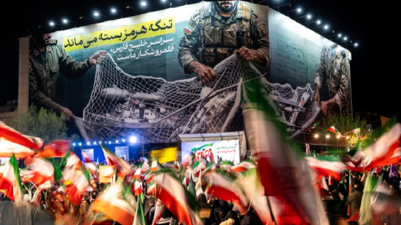 این دختر کاپشن‌صورتی خواب شهادت دیده