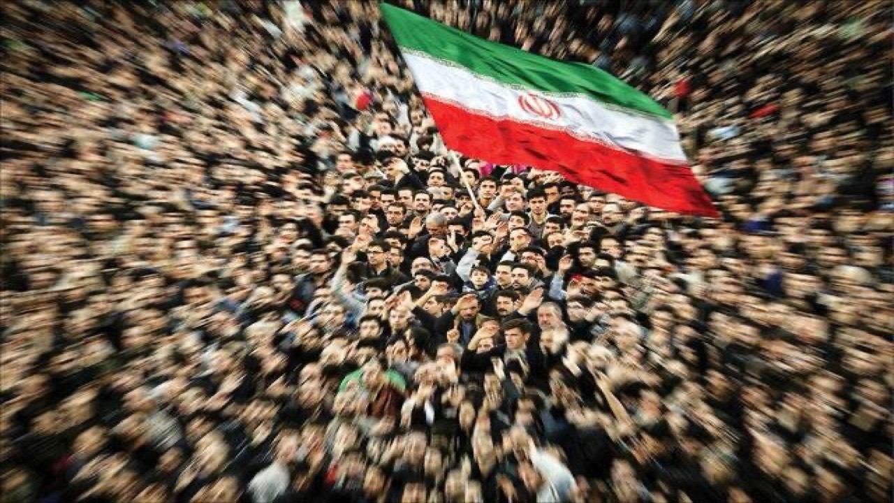پرچم ایران نماد قدرت، استقلال و عزت