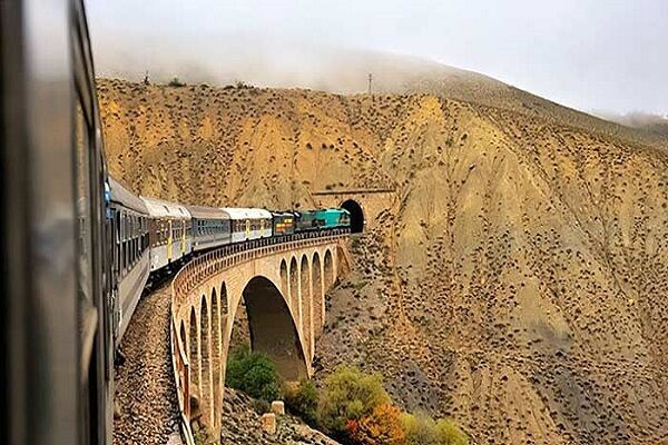 وقتی راه‌آهن از کار نمی‌ایستد/ گزارشی از عملیات بازسازی محورهای ریلی پس از حملات اخیر