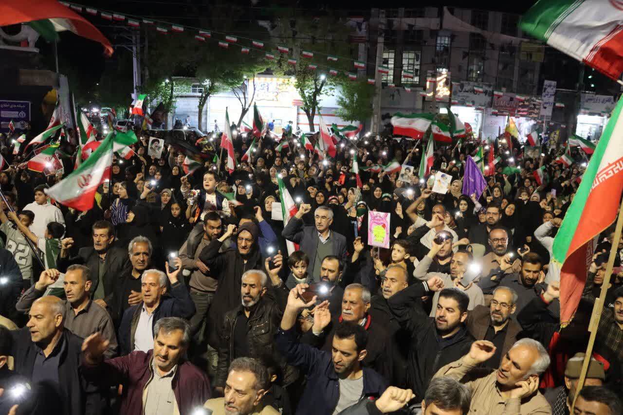 جلوههایی از چهل ودومین اجتماع عظیم مردم انقلابی ماهدشت در حمایت در رهبری جلوههایی از چهل ودومین اجتماع عظیم مردم انقلابی ماهدشت در حمایت در رهبری