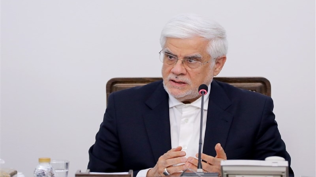 تقدیر عارف از مواضع انسانی نخست‌وزیر اسپانیا/ جهان میان متجاوز و مدافع، تفکیک قائل شود