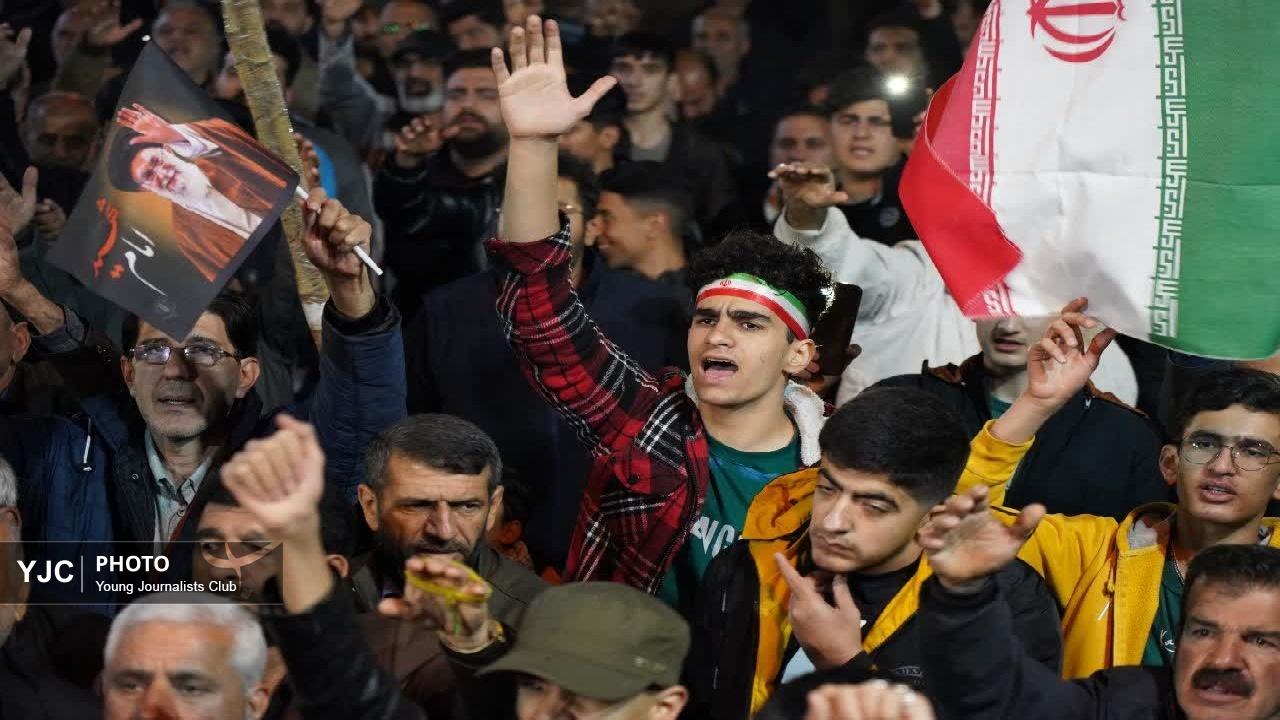 تصاویر حضور باشکوه خرم آبادی ها در چهل و چهارمین شب