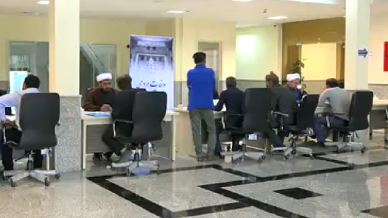 رسیدگی به مشکلات قضایی مردم در میز خدمت دادگستری