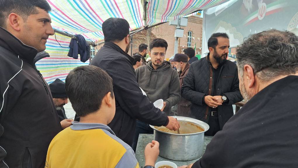عزاداری خیابانی بمناسبت شهادت امام جعفر صادق (ع) در خوی + فیلم و عکس عزاداری خیابانی بمناسبت شهادت امام جعفر صادق (ع) در خوی + فیلم و عکس