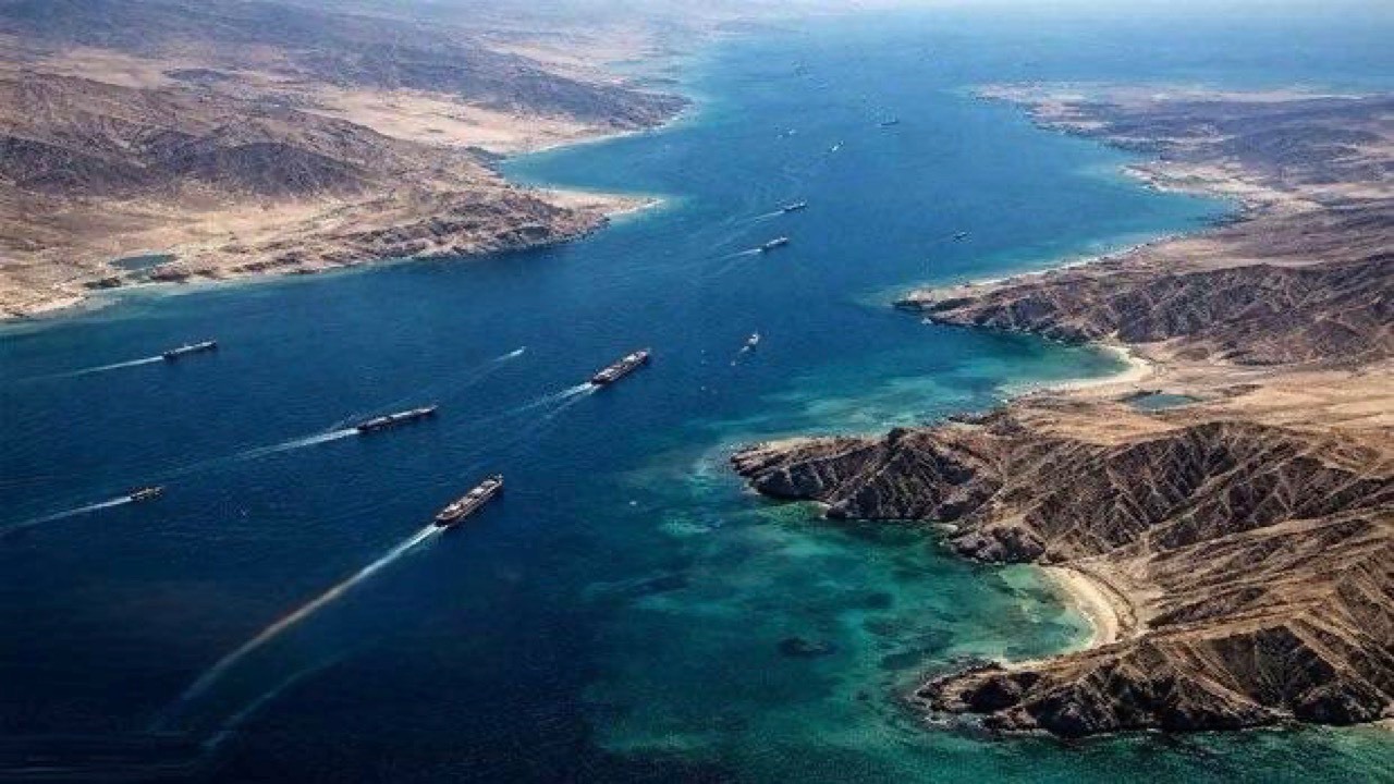 از تنگه سالامیس تا تنگه هرمز/ یک تاریخ، دو نبرد
