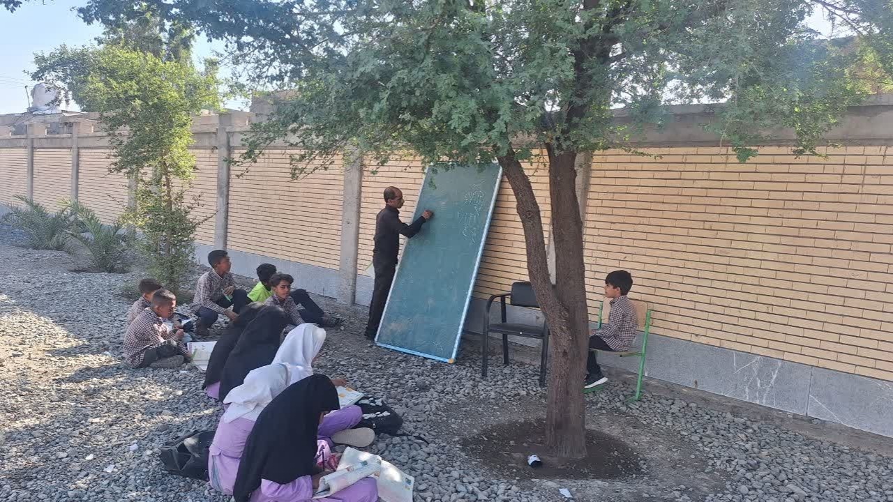 معلمان قلعه‌گنج؛ قهرمانان بی‌مرز آموزش در روز‌های بحران + تصاویر