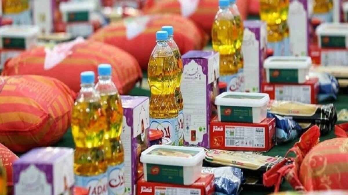 باشگاه خبرنگاران -توزیع بسته غذایی بین نیازمندان کردستانی و آسیب دیدگان جنگ