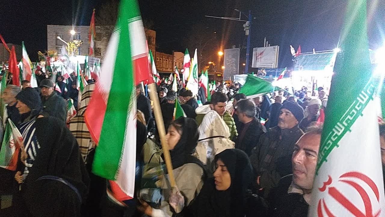&nbsp;قرار همدلی مردم ارومیه در چهل و پنجمین شب حضور با استقامت+تصاویر