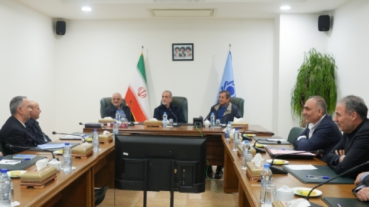 پزشکیان: حفظ ثبات اقتصادی در شرایط جنگی نیازمند هماهنگی کامل سیاست‌های پولی است