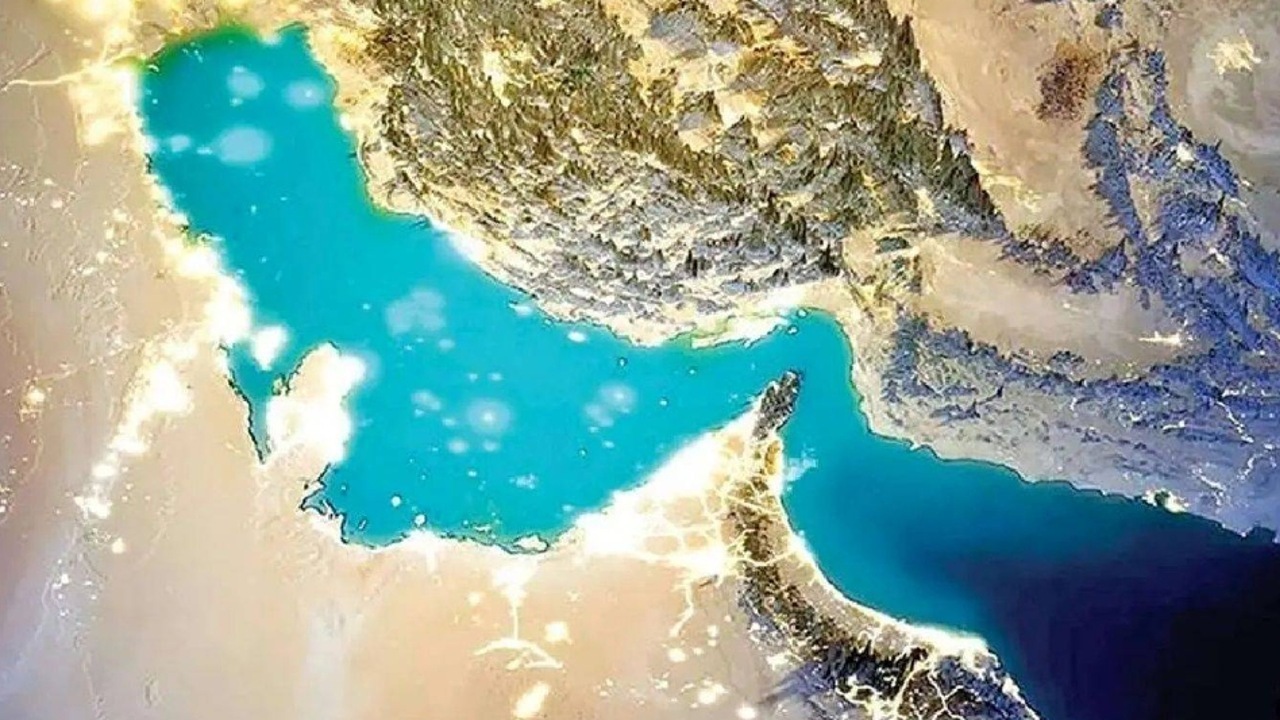 تردد شناور‌های نظامی از تنگه هرمز کماکان ممنوع است