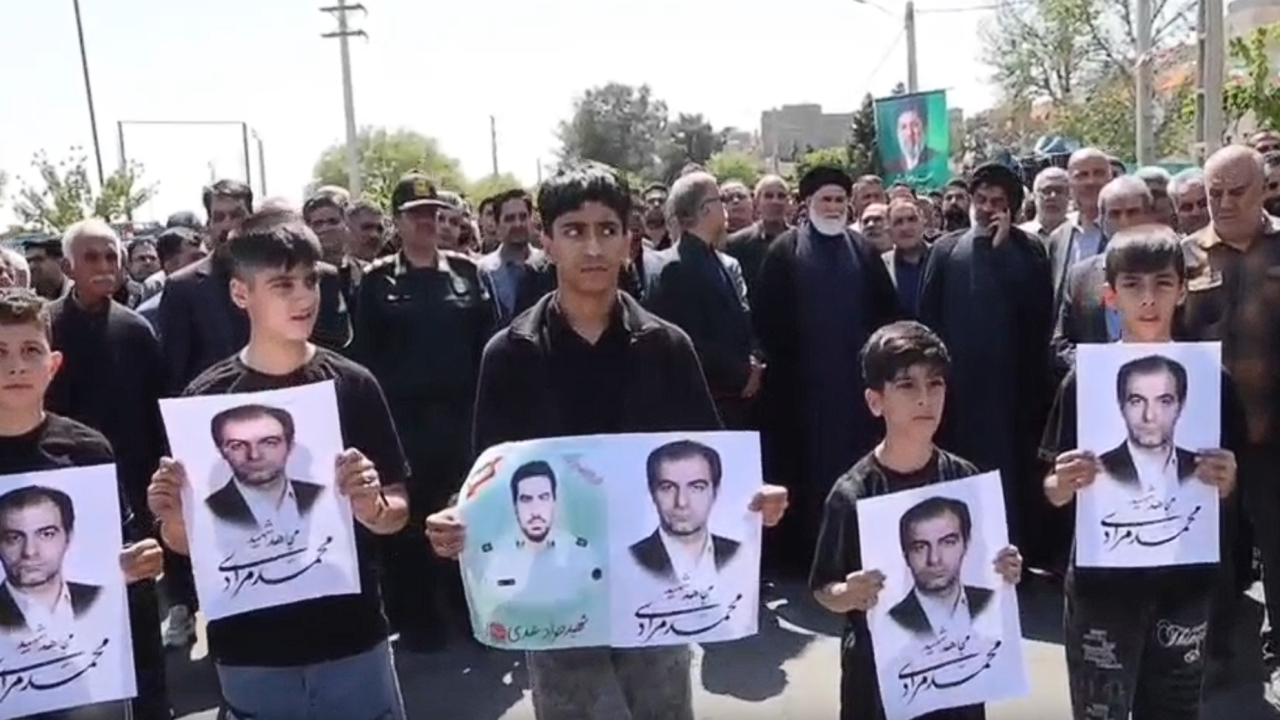 وداع باشکوه بهارستانی‌ها از شهدای مدافع وطن در بهارستان + فیلم